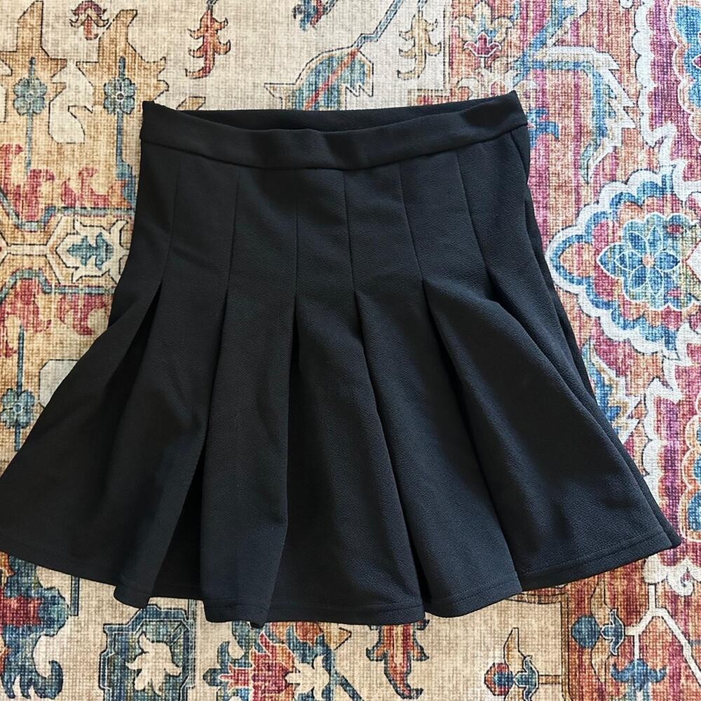 Black pleated mini skirt miniskirt